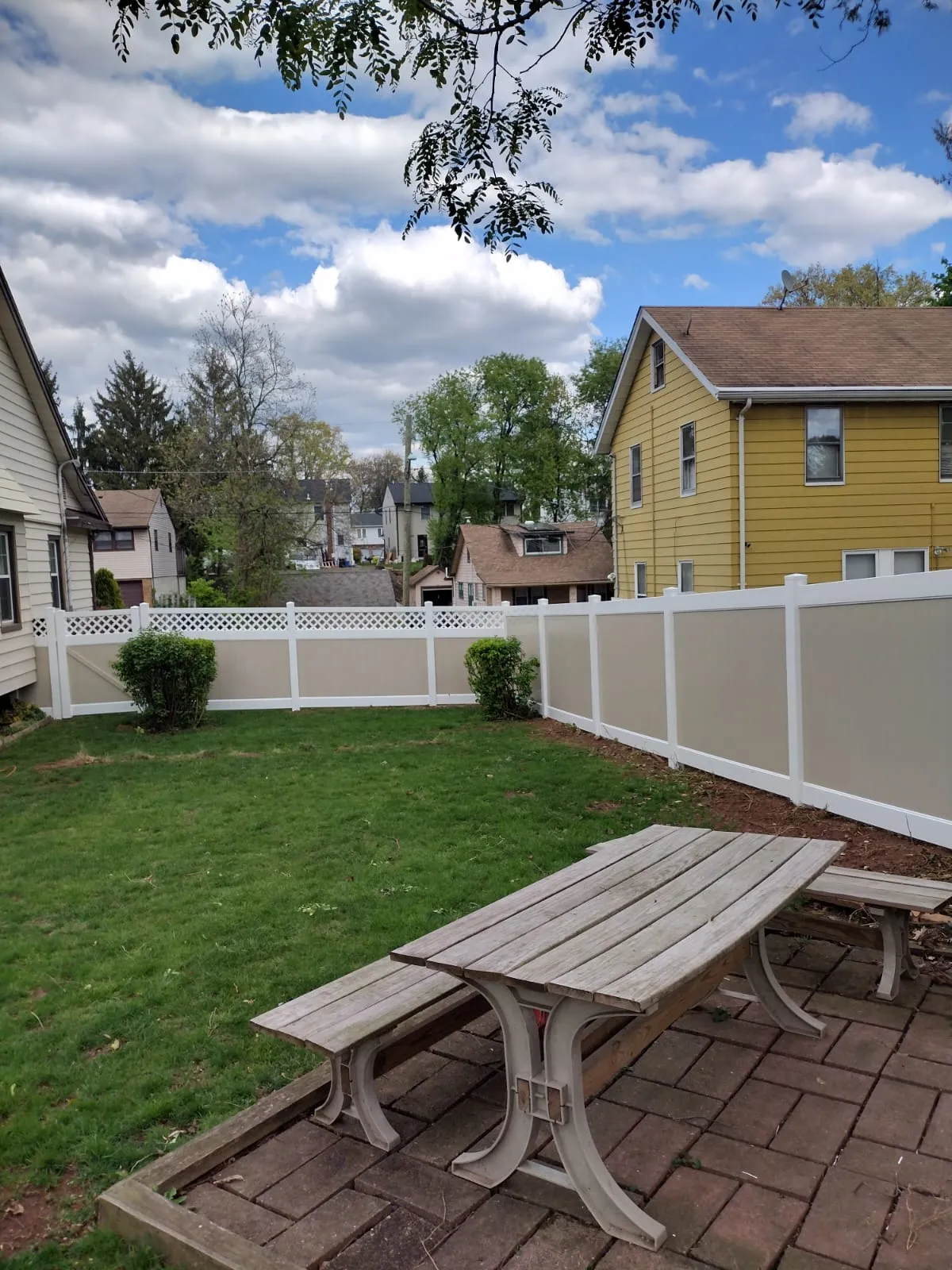 Vinyl fence installation in Parsippany, Morris County